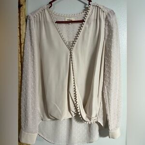 L'AGENCE Cream Blouse with Textured Sleeves